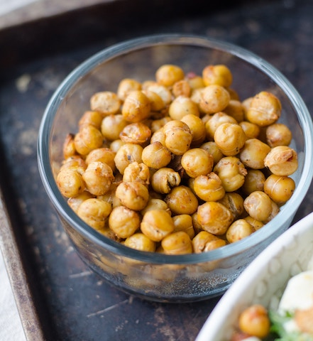bowl of roasted chickpeas.