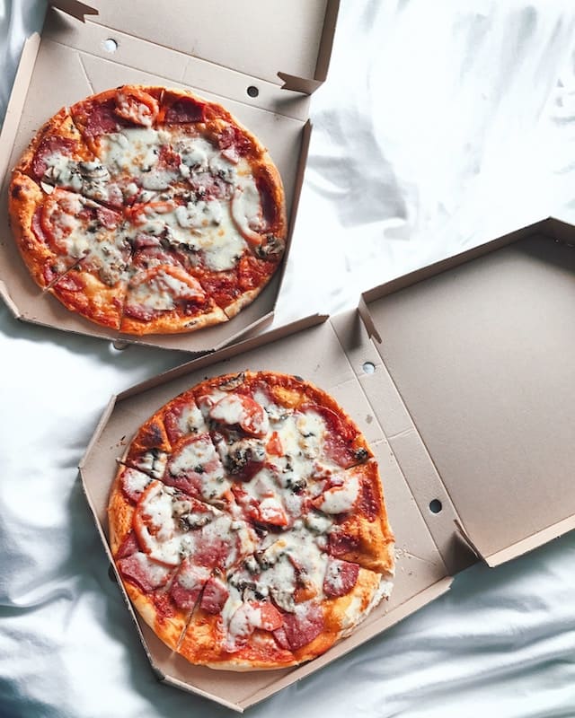 Pizzas en una caja